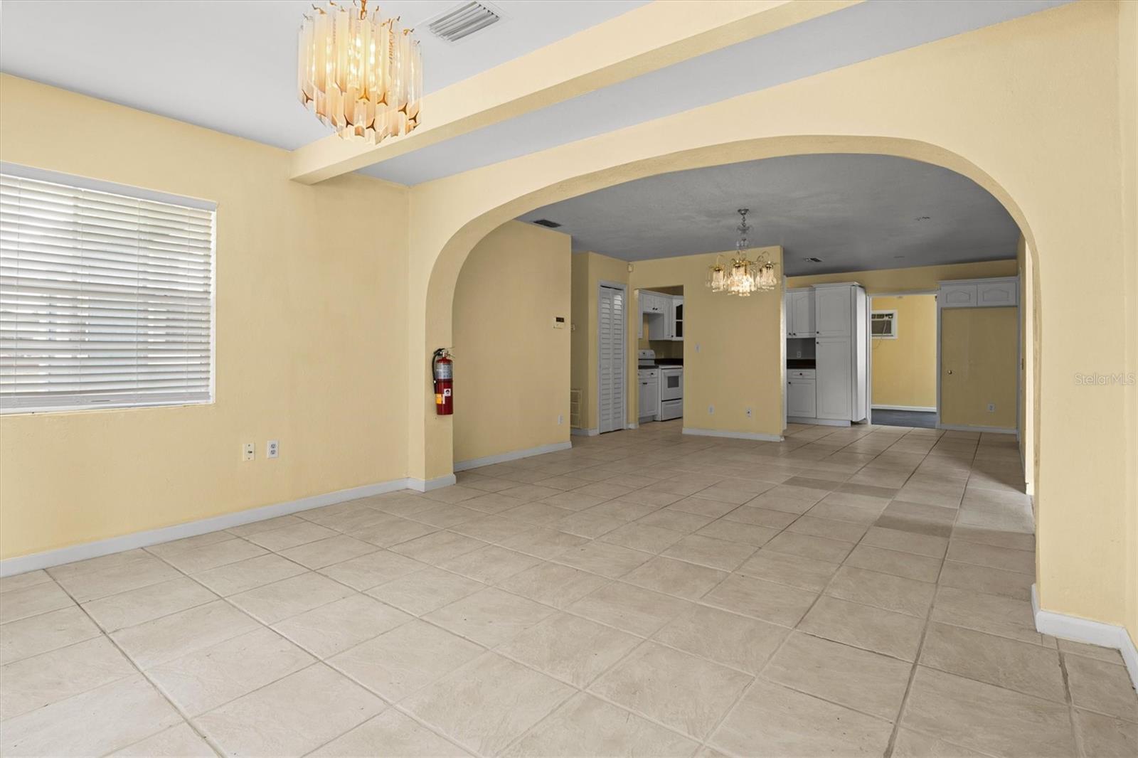 844 Chamberlain Blvd Property Photo 4