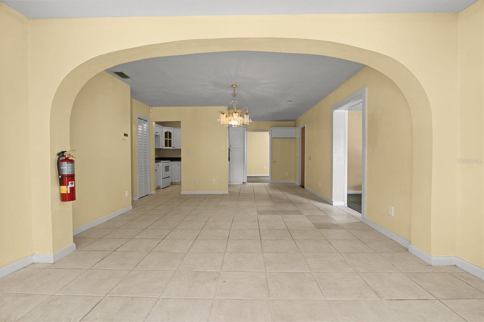 844 Chamberlain Blvd Property Photo 5