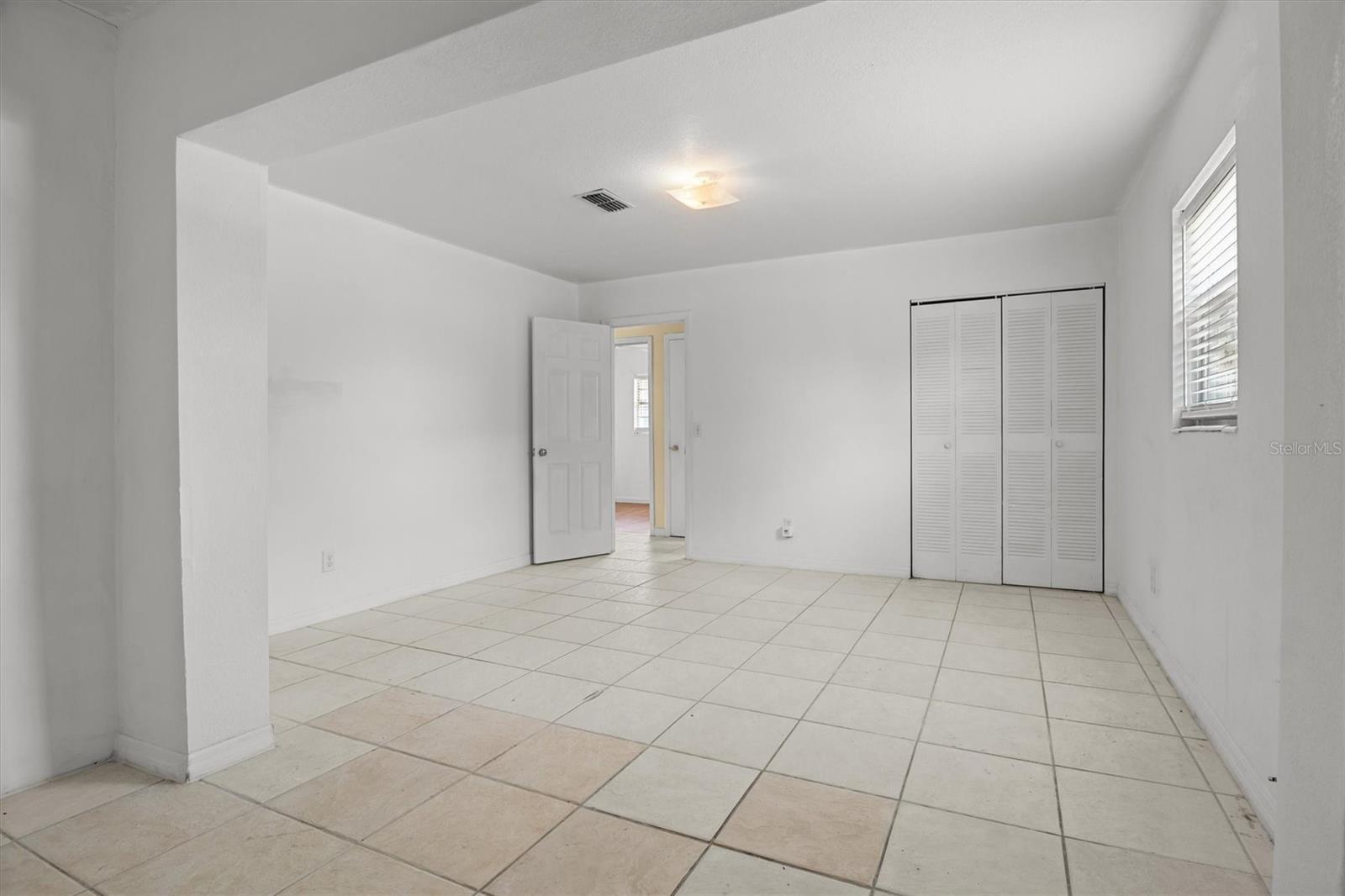 844 Chamberlain Blvd Property Photo 15