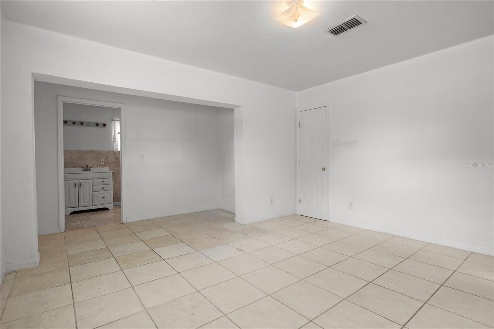 844 Chamberlain Blvd Property Photo 16