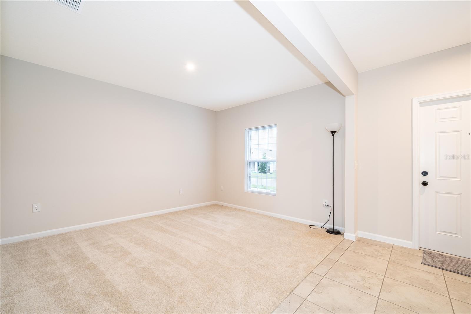1221 Lexington Ln Property Photo 4