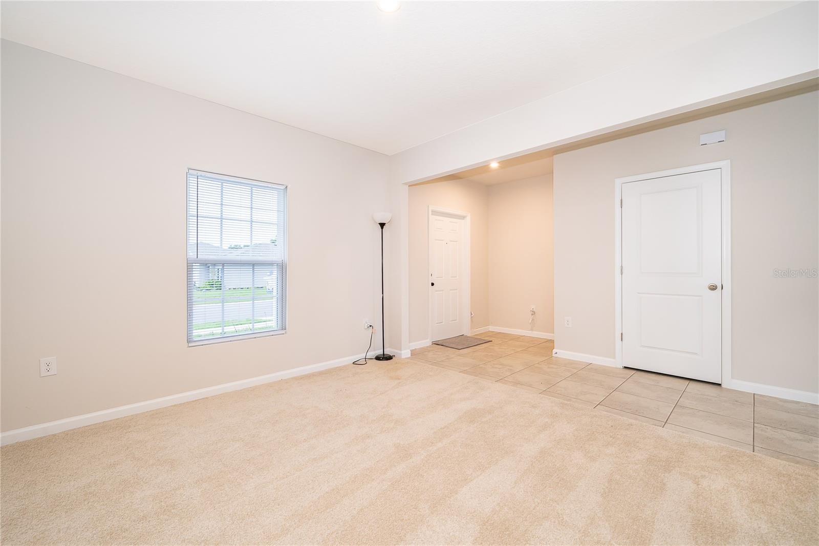1221 Lexington Ln Property Photo 6