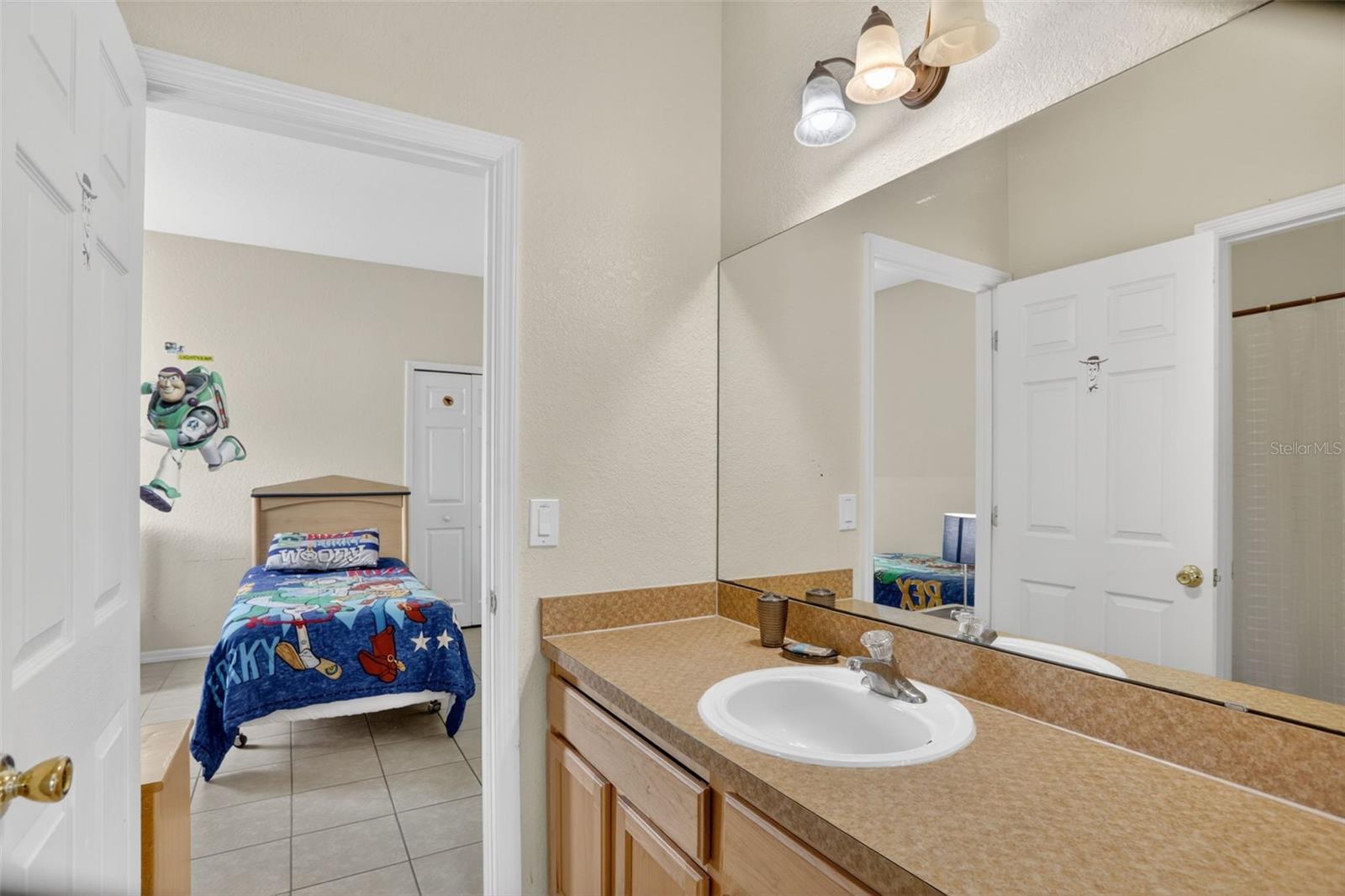 16801 Lazy Breeze Loop Property Photo 22