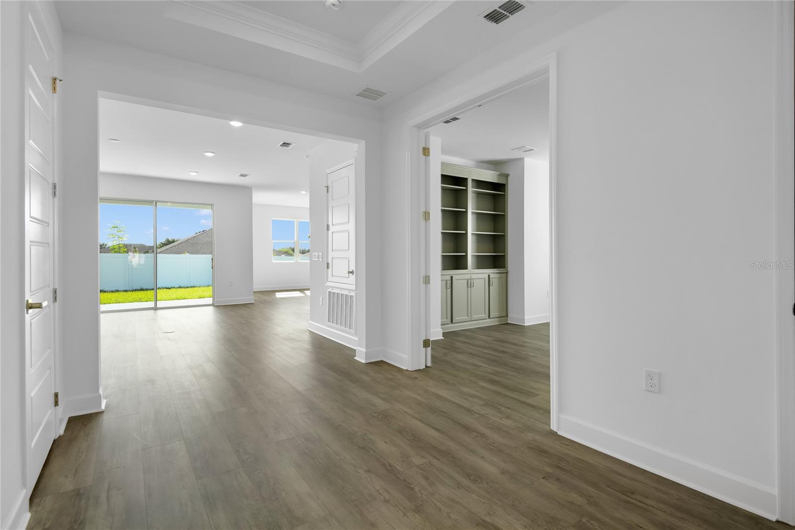 3040 Woodcliff Lake Cir Property Photo 4