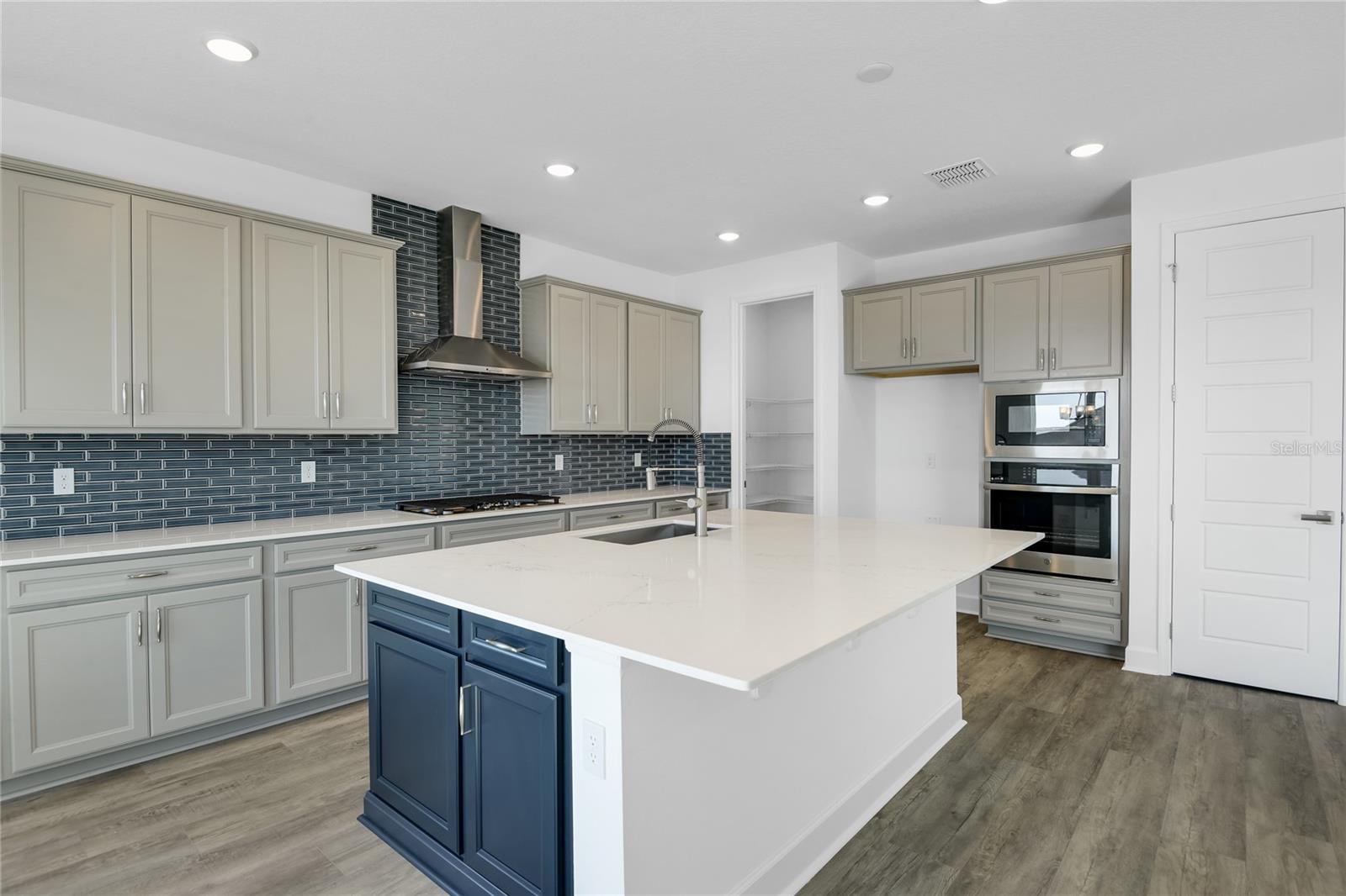 3040 Woodcliff Lake Cir Property Photo 9
