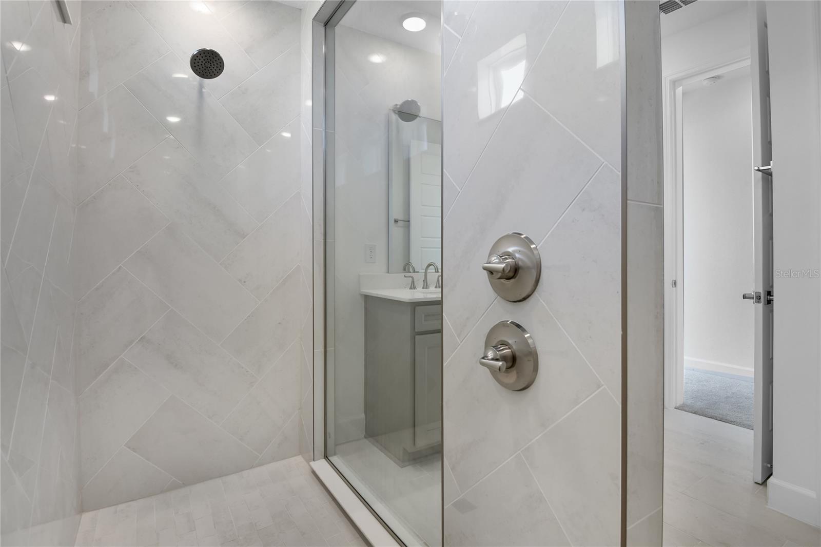 3040 Woodcliff Lake Cir Property Photo 15
