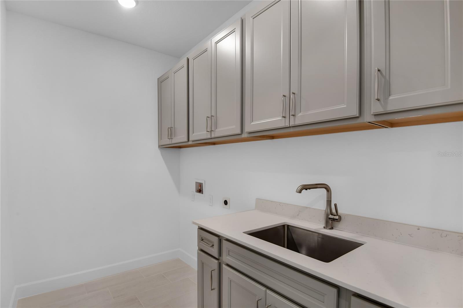 3040 Woodcliff Lake Cir Property Photo 17