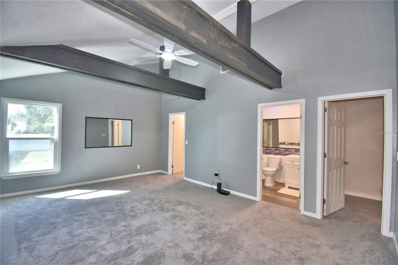 208 Center St Property Photo 16