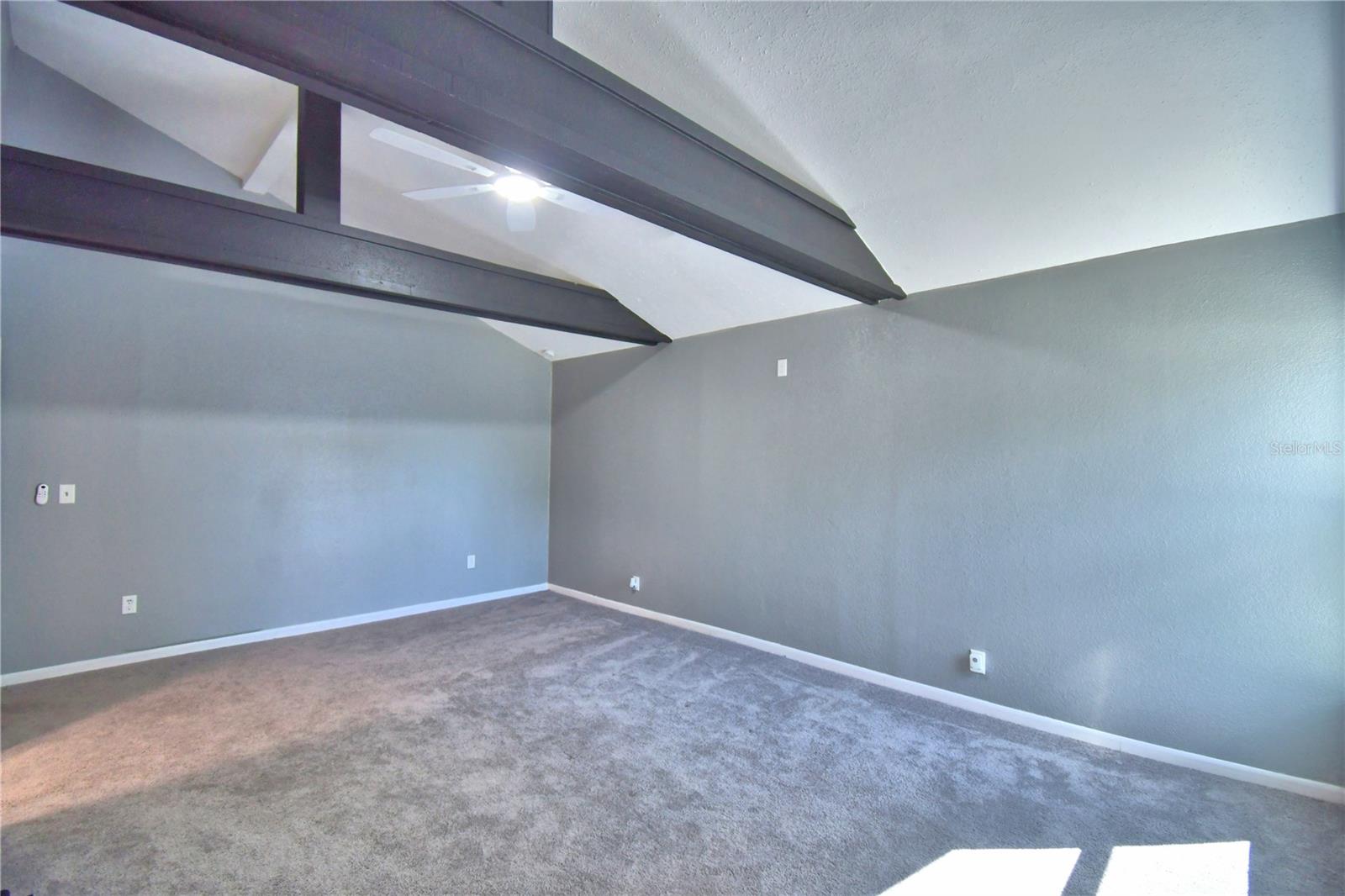 208 Center St Property Photo 17