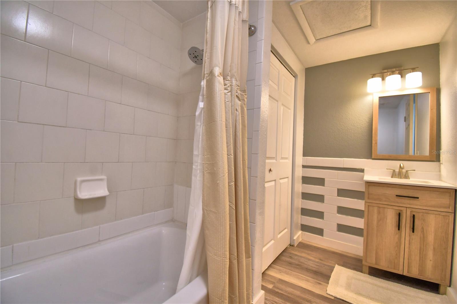 208 Center St Property Photo 24