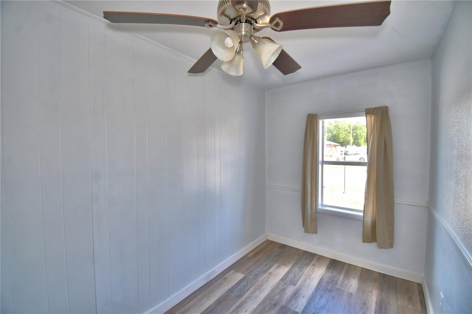208 Center St Property Photo 29