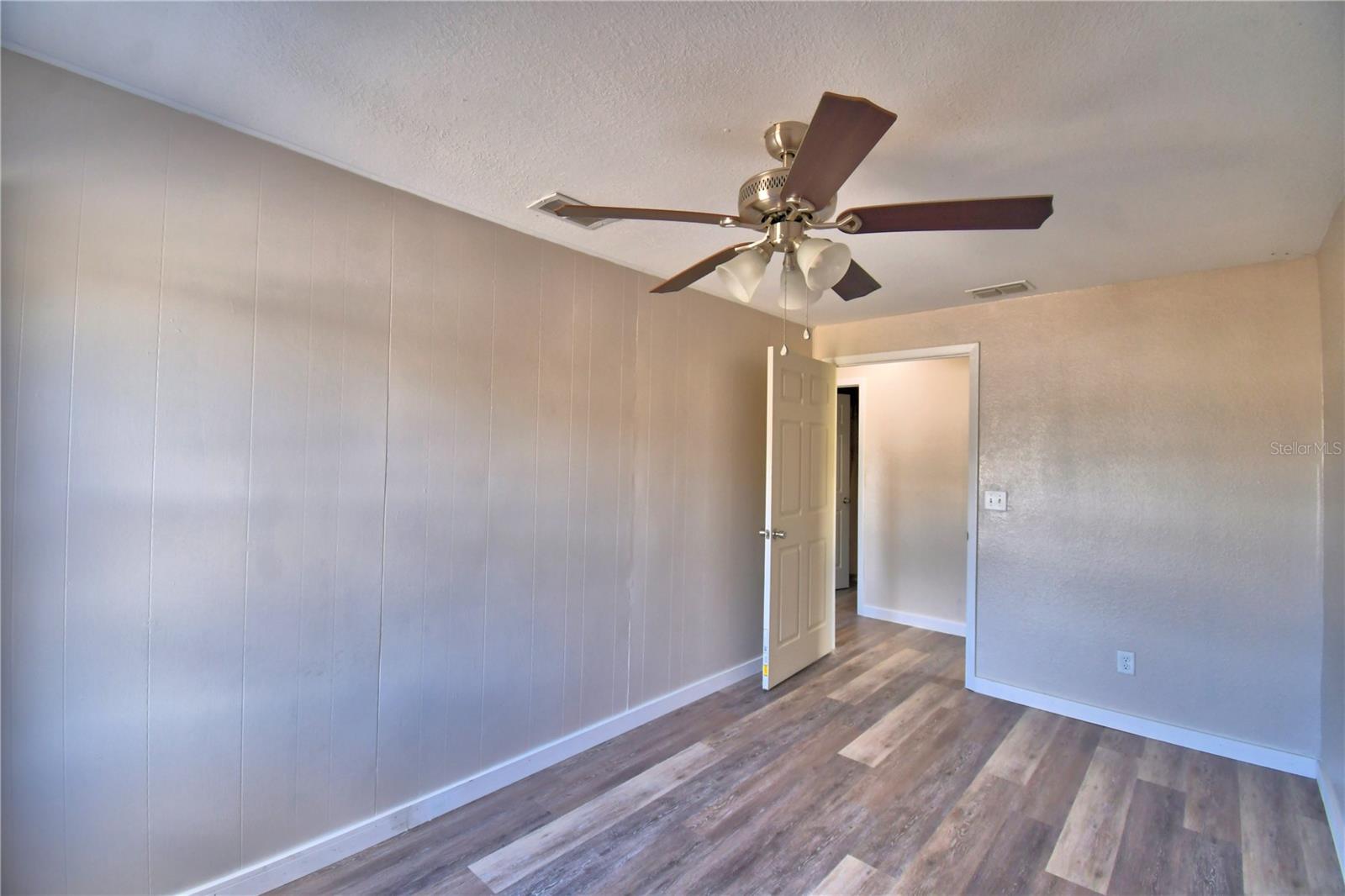 208 Center St Property Photo 30