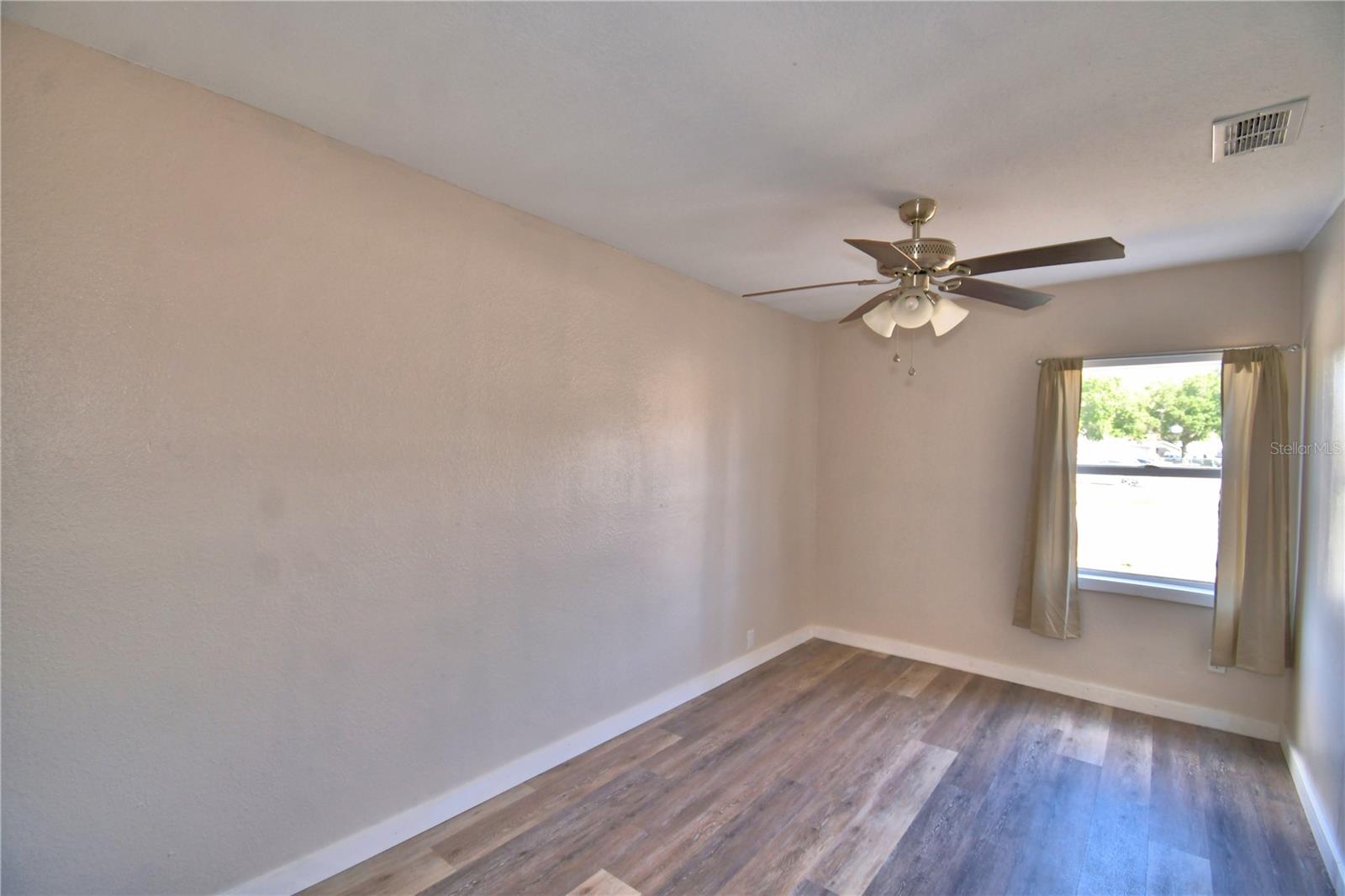 208 Center St Property Photo 31