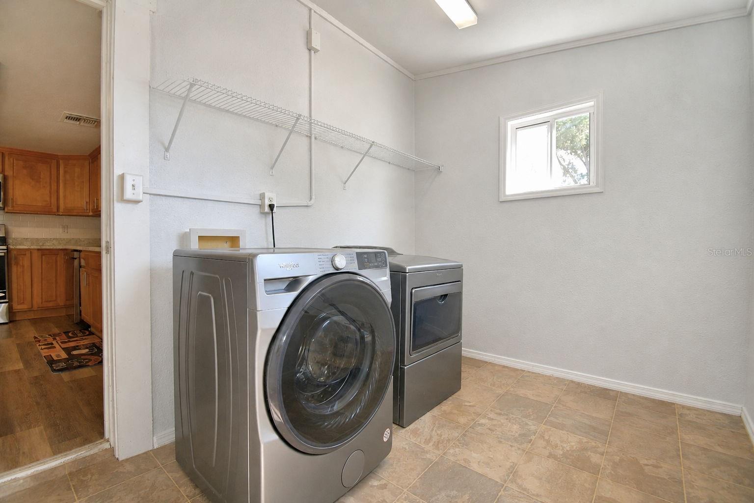 208 Center St Property Photo 36