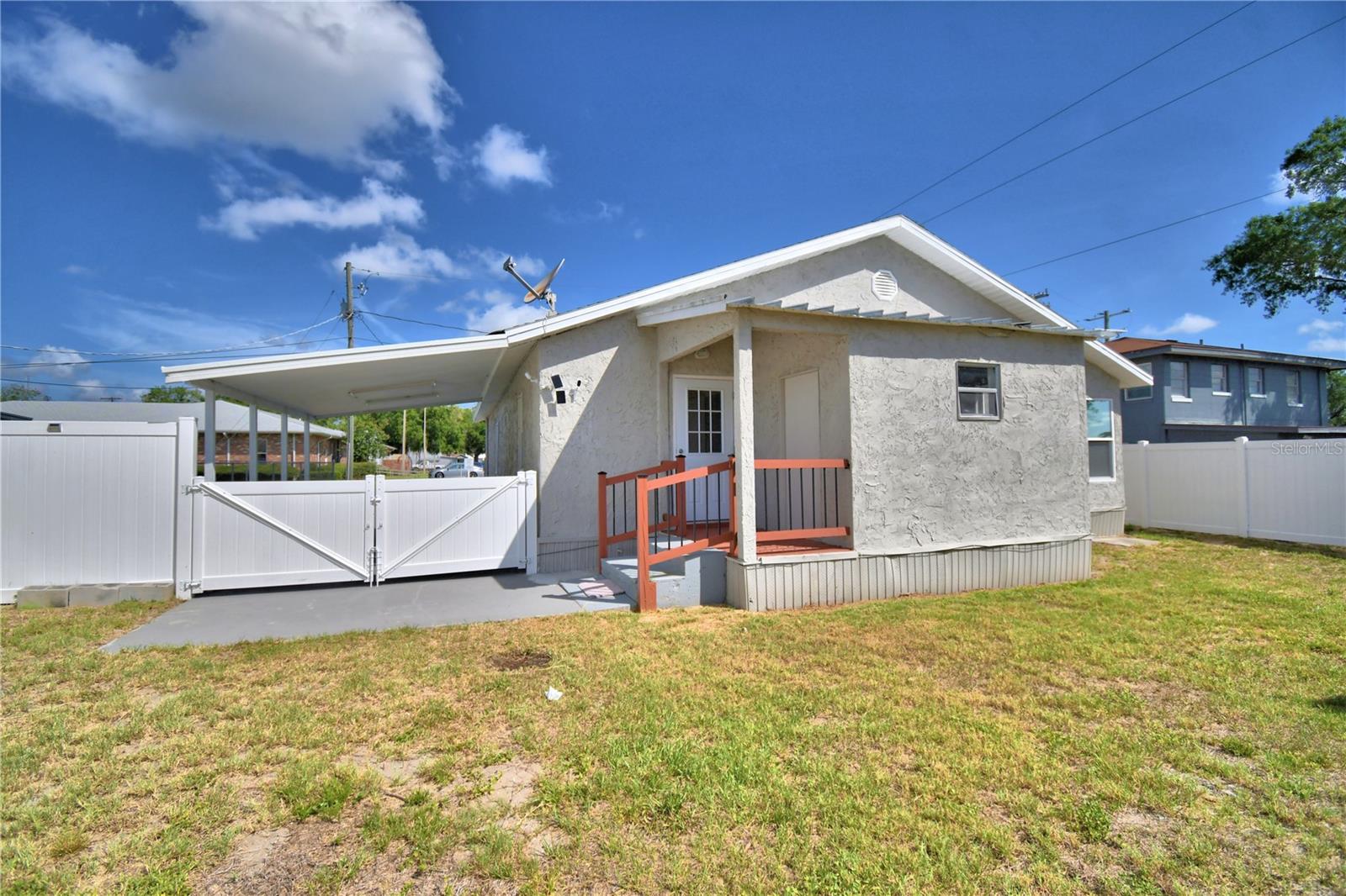 208 Center St Property Photo 38