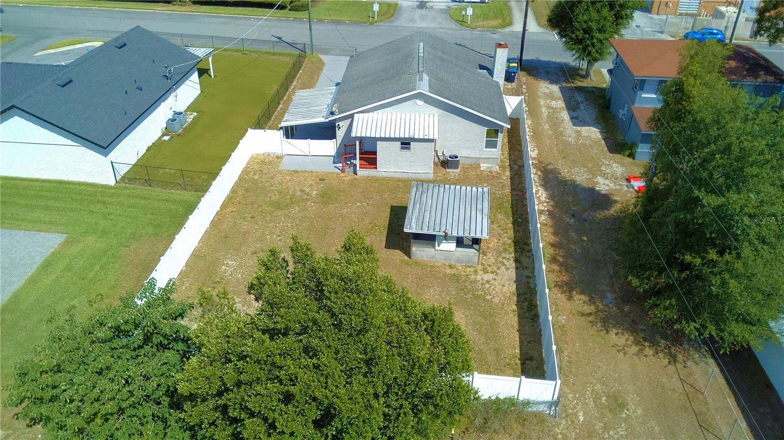 208 Center St Property Photo 55