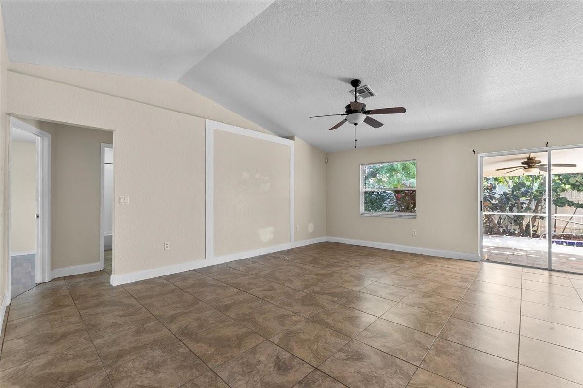 307 Sterling Dr Property Photo 3