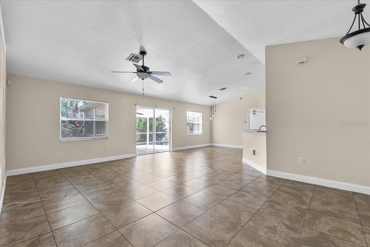 307 Sterling Dr Property Photo 4