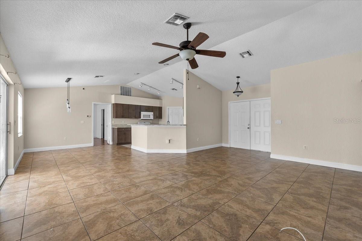 307 Sterling Dr Property Photo 5