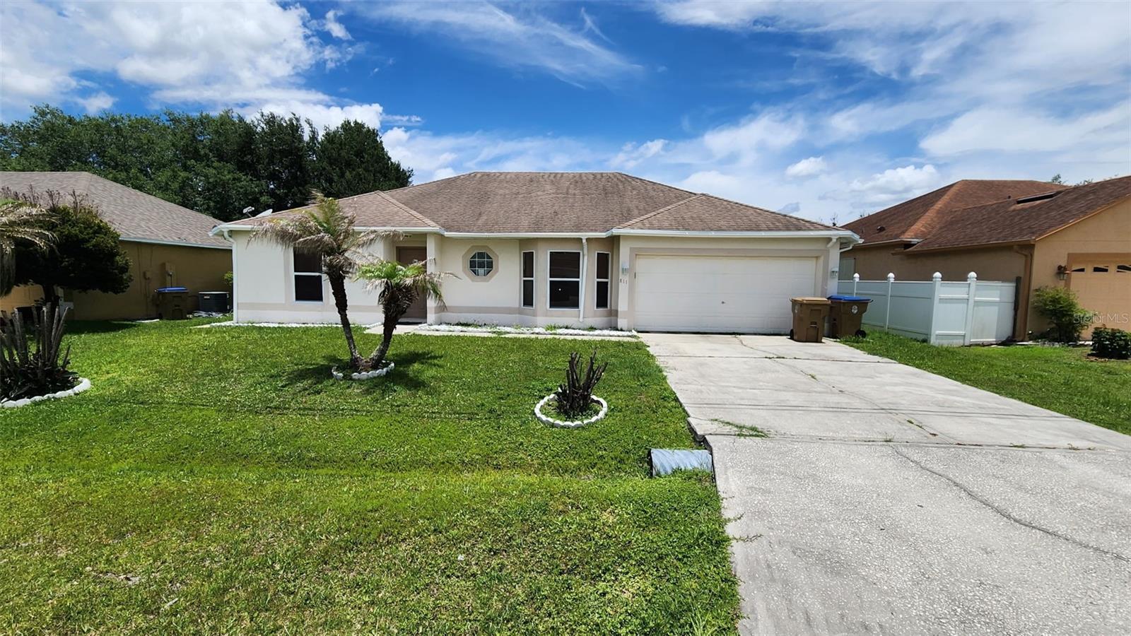 811 Carrousel Ln Property Photo