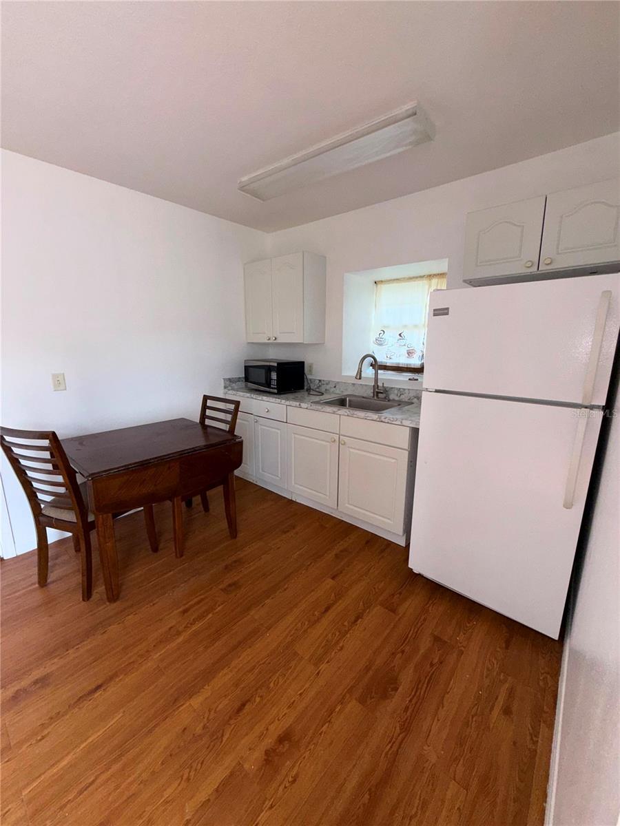 862 Caribbean Dr #b Property Photo 3