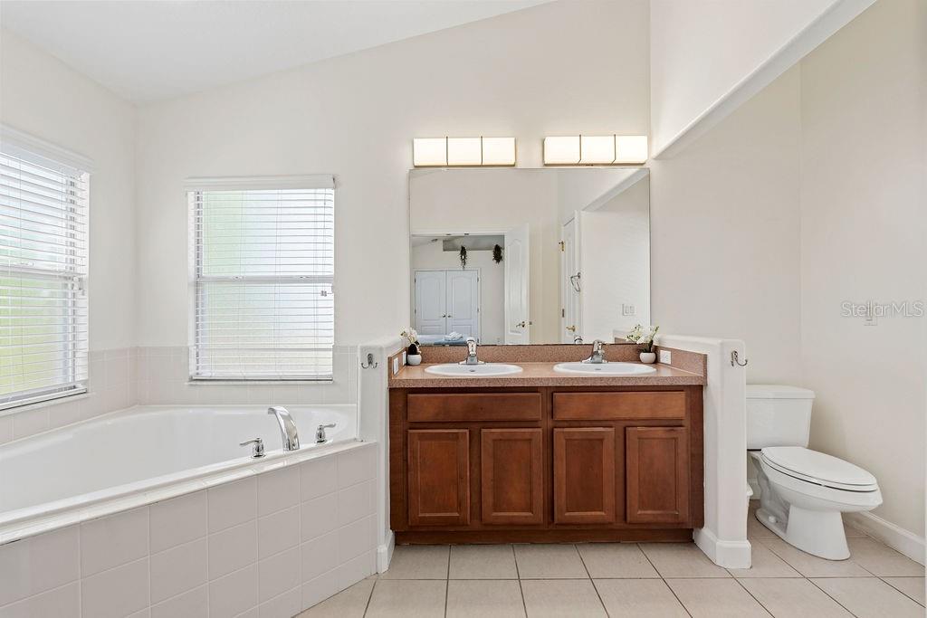 620 Old Bridge Cir Property Photo 24