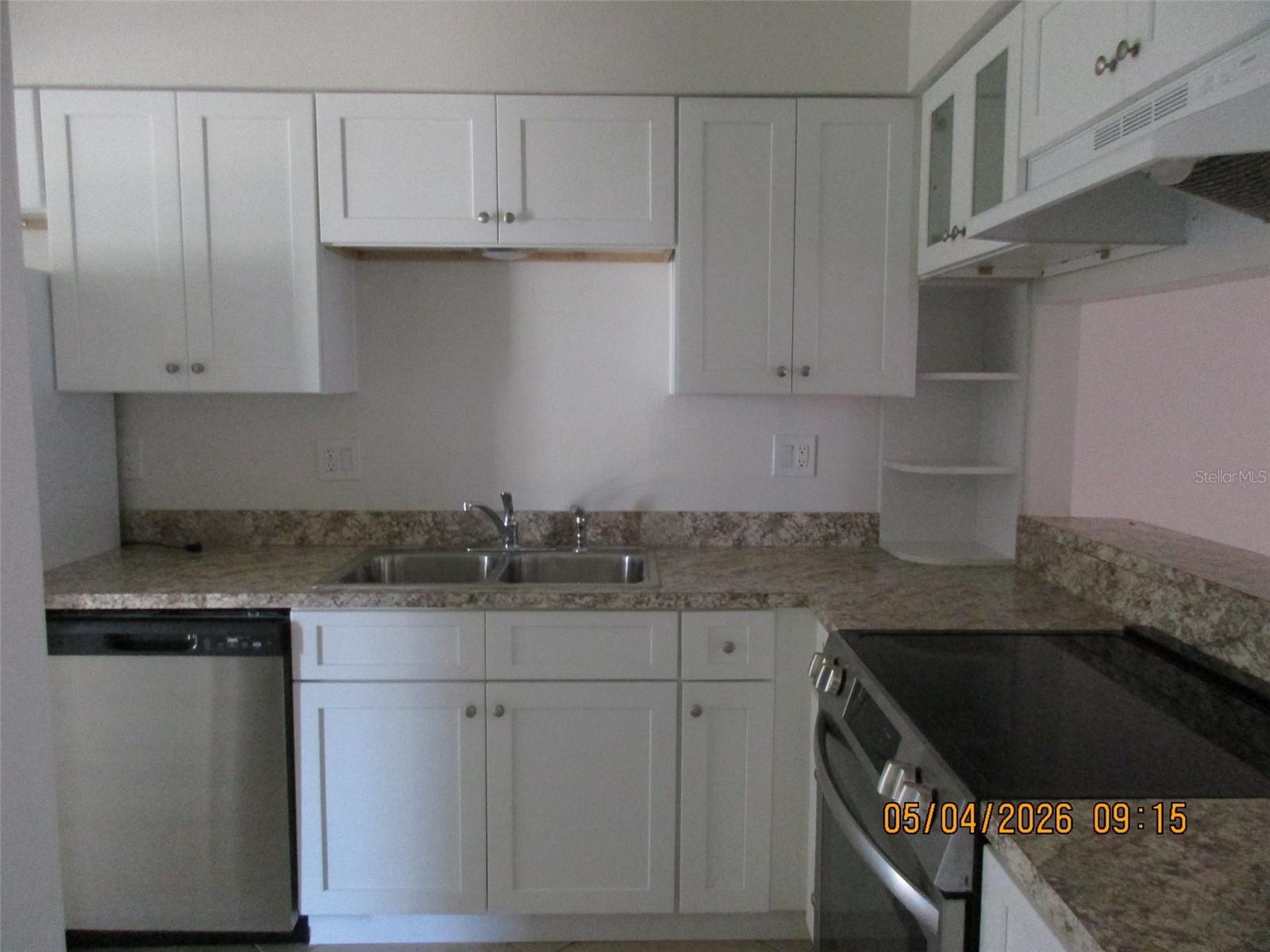 2112 Bahamas Ct Property Photo 4