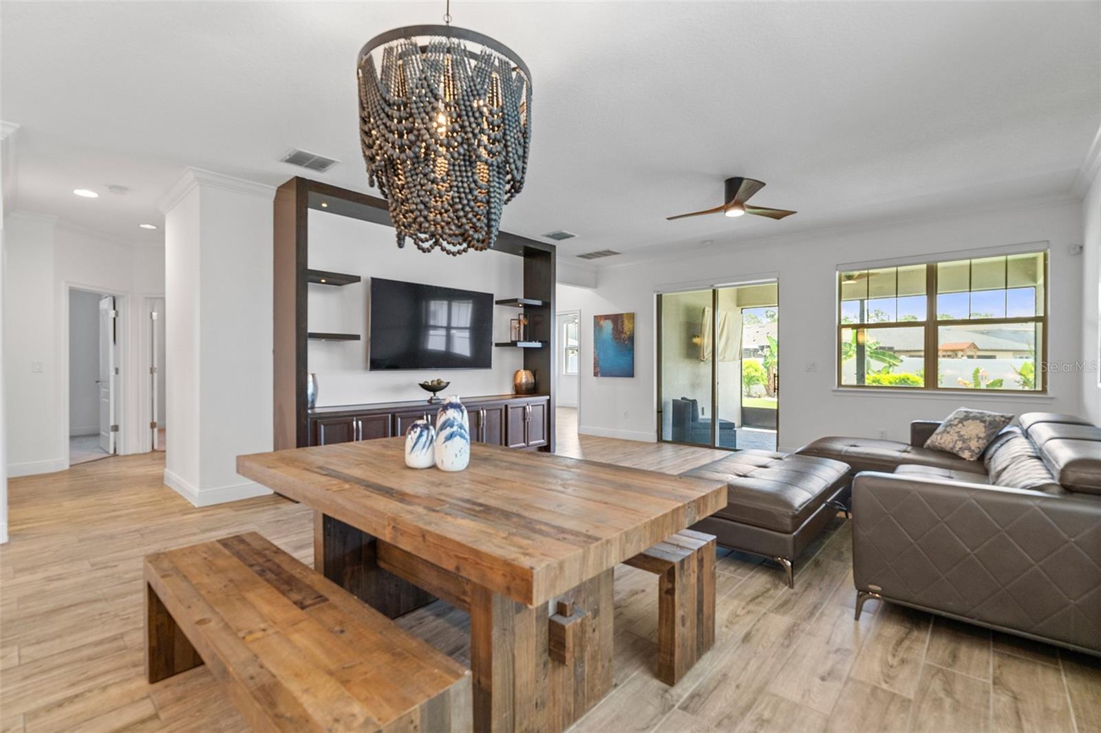 6658 Syreeta Ln Property Photo 17