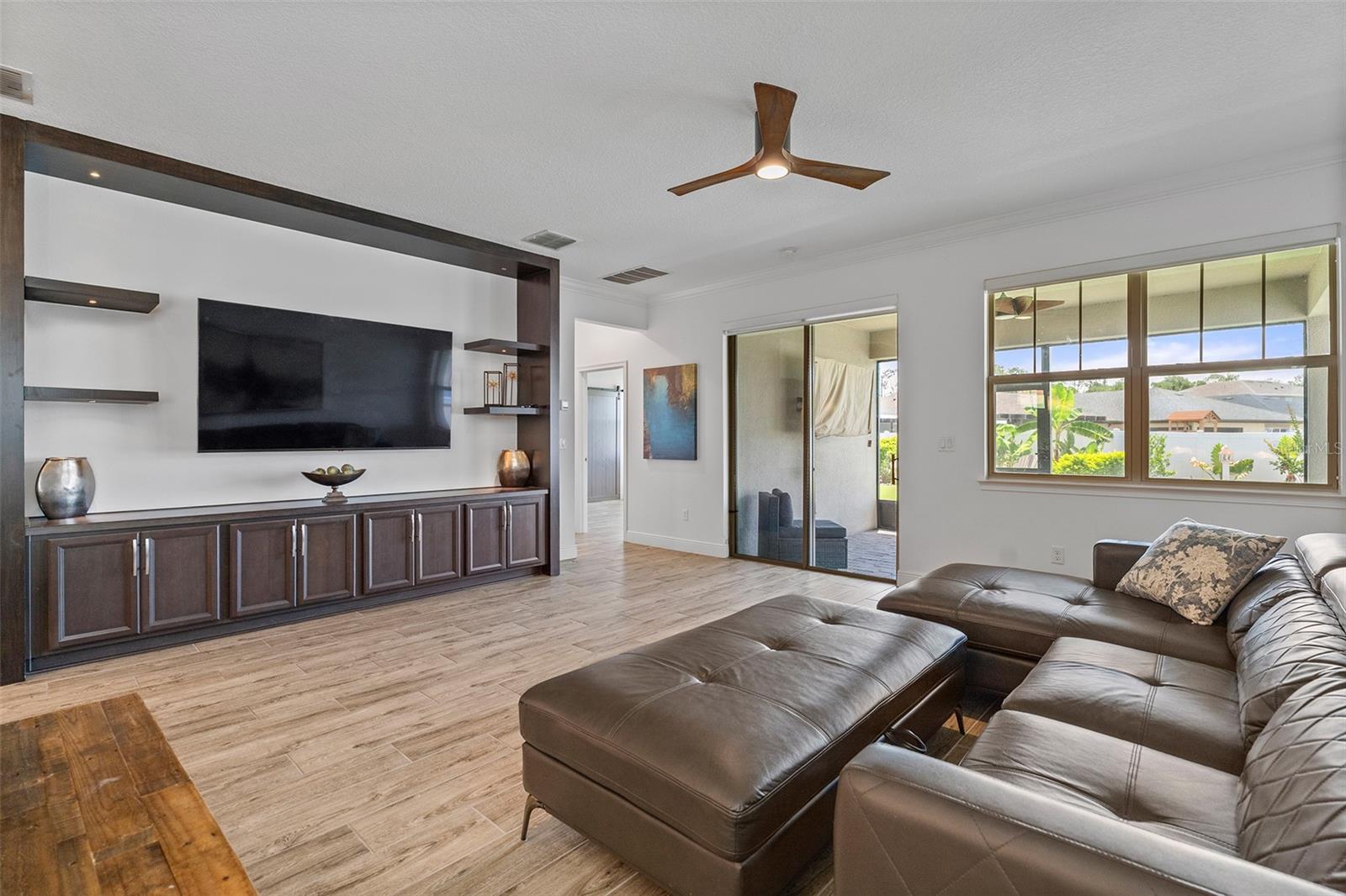 6658 Syreeta Ln Property Photo 18
