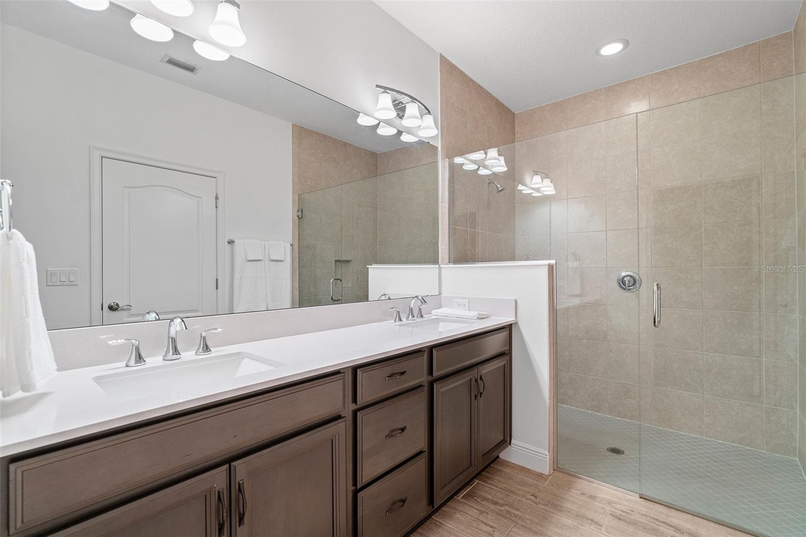 6658 Syreeta Ln Property Photo 26