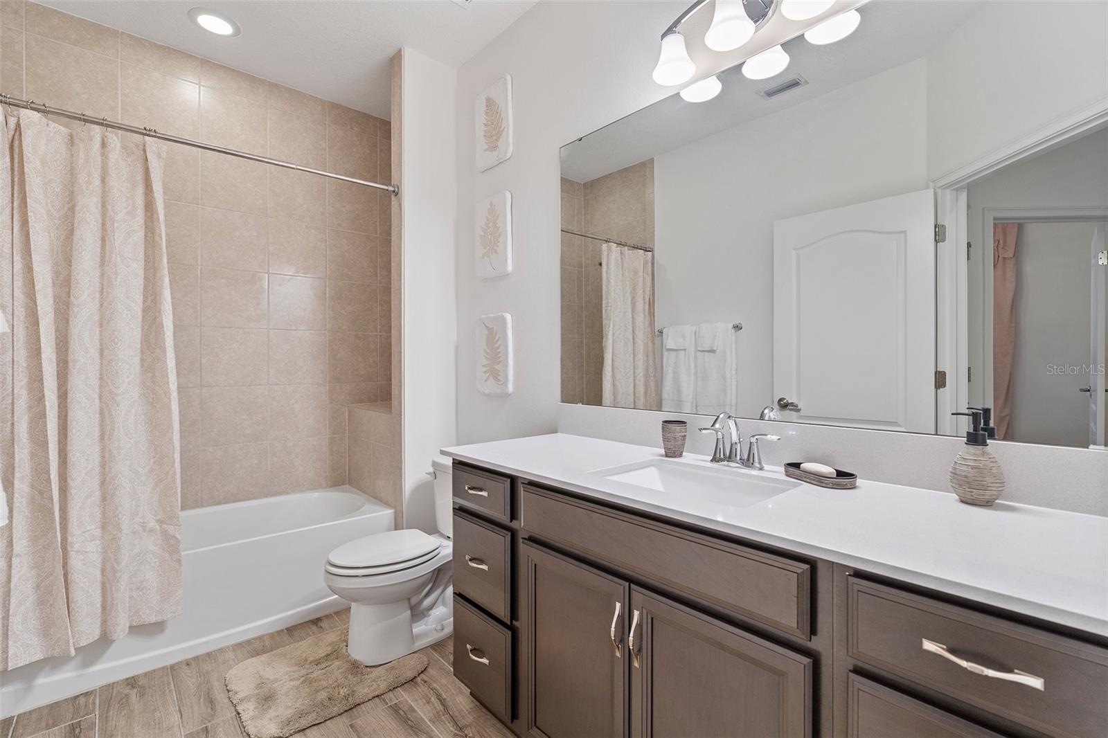 6658 Syreeta Ln Property Photo 28