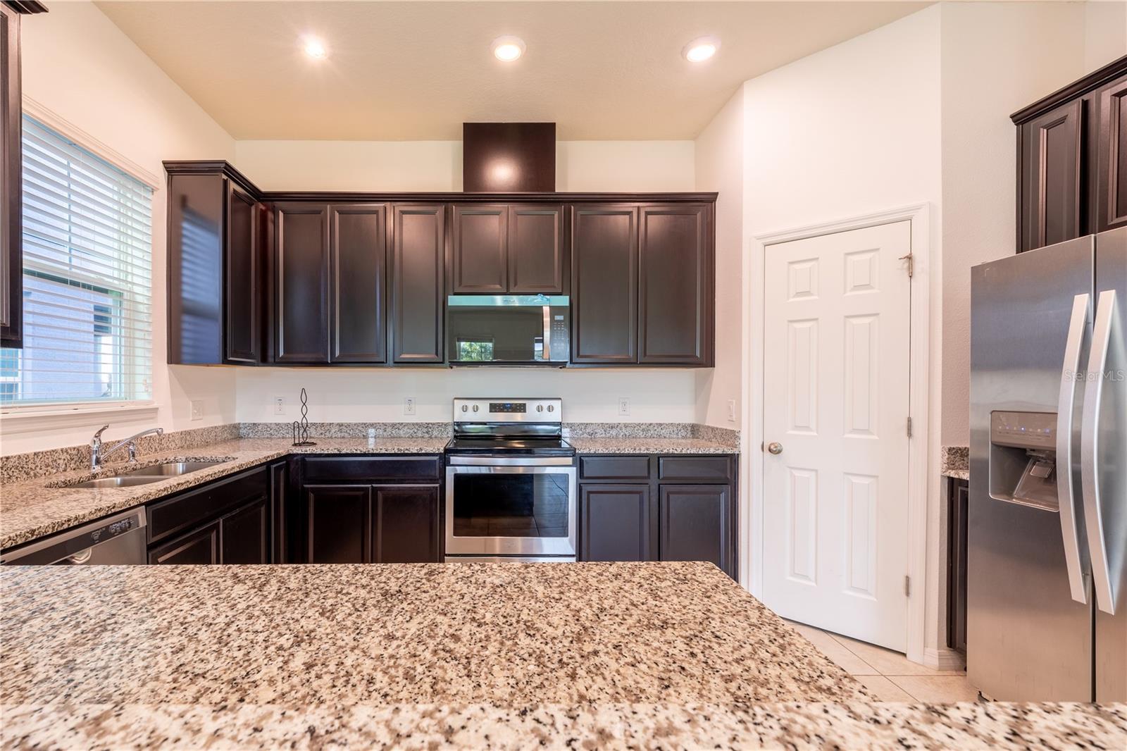 2247 White Feather Loop Property Photo 6