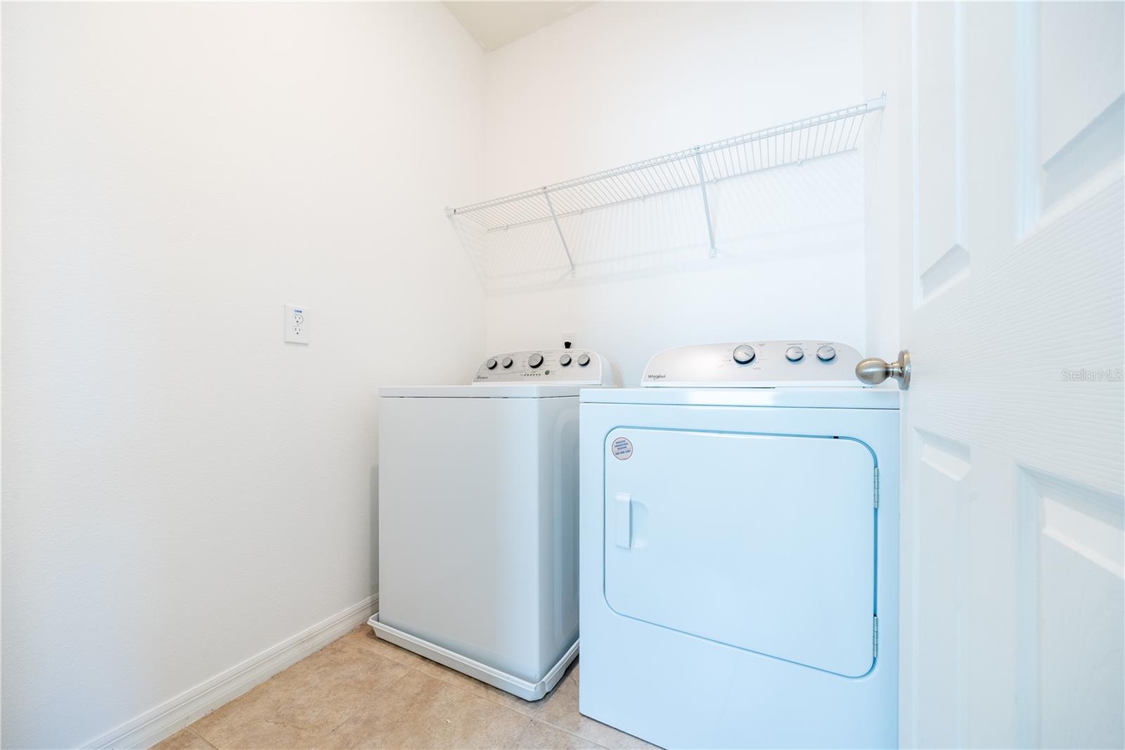 2247 White Feather Loop Property Photo 26