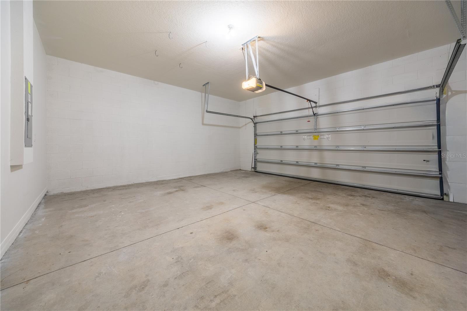 2247 White Feather Loop Property Photo 27