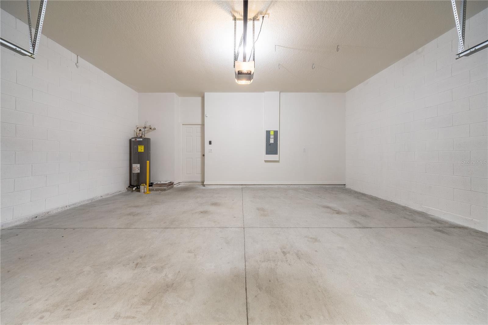 2247 White Feather Loop Property Photo 28