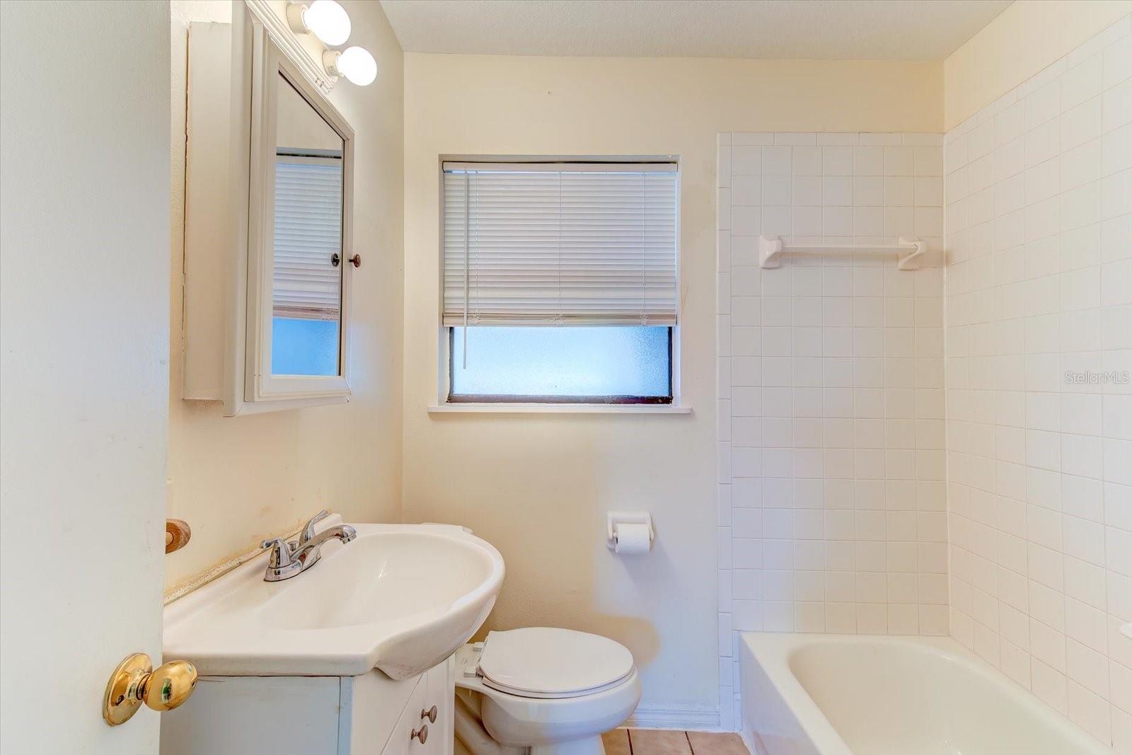 232 Northshore Dr #a & #b Property Photo 13