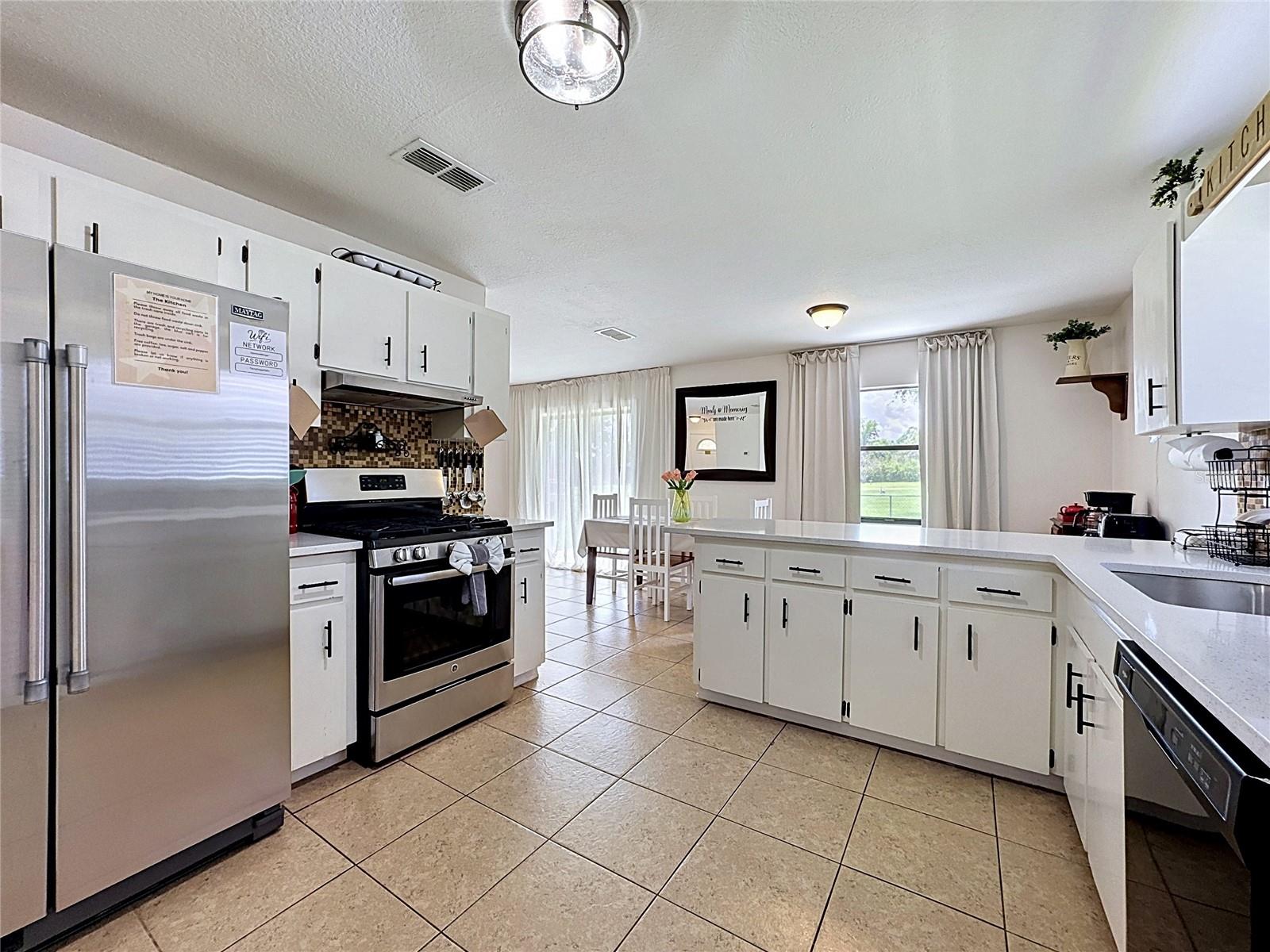 1716 Terry Cir Ne Property Photo 4