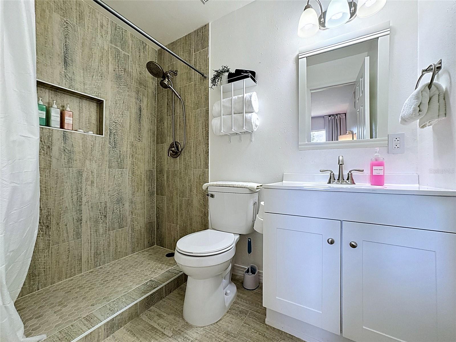 1716 Terry Cir Ne Property Photo 6
