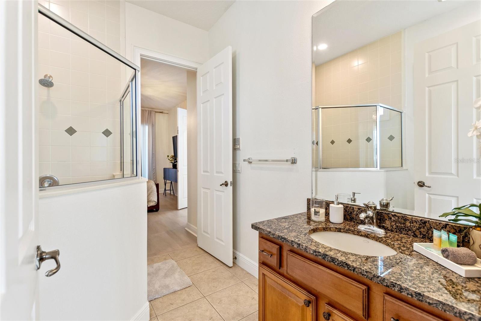 1524 Euston Dr Property Photo 16