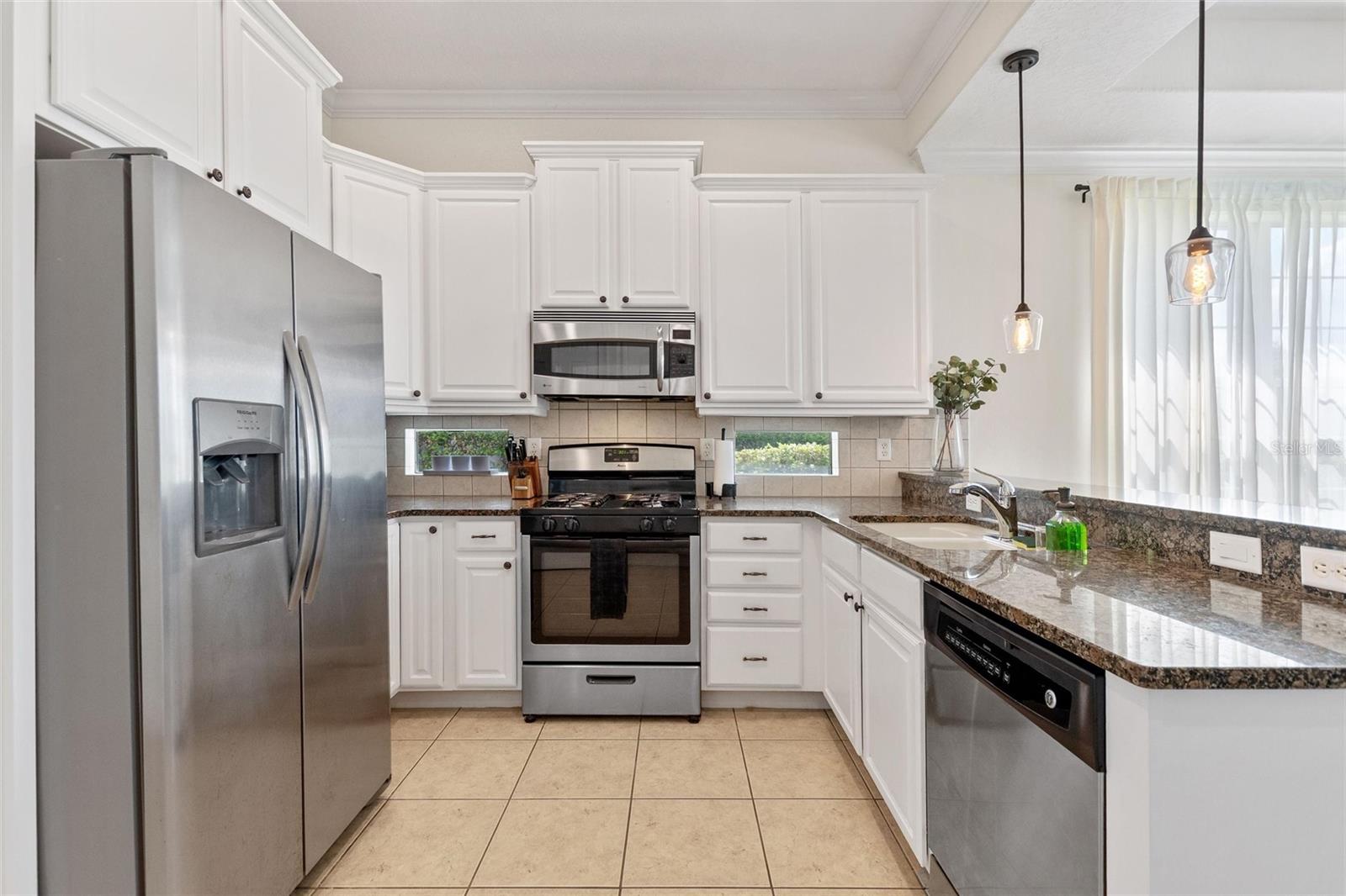 1524 Euston Dr Property Photo 18