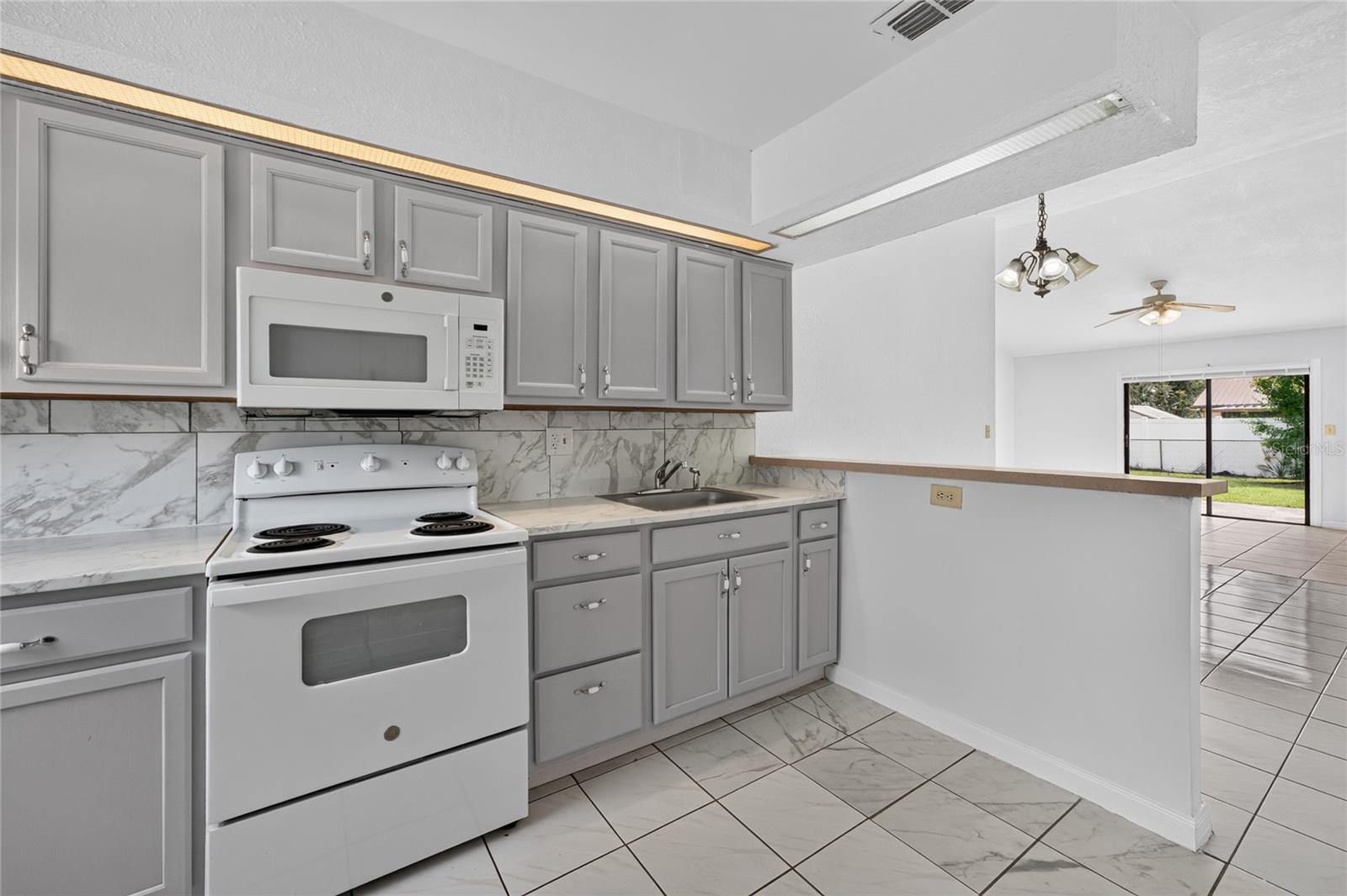 913 San Rafael Way Property Photo 12