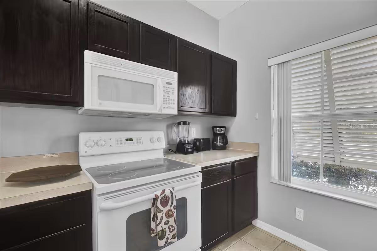 8515 Crystal Cove Loop Property Photo 5
