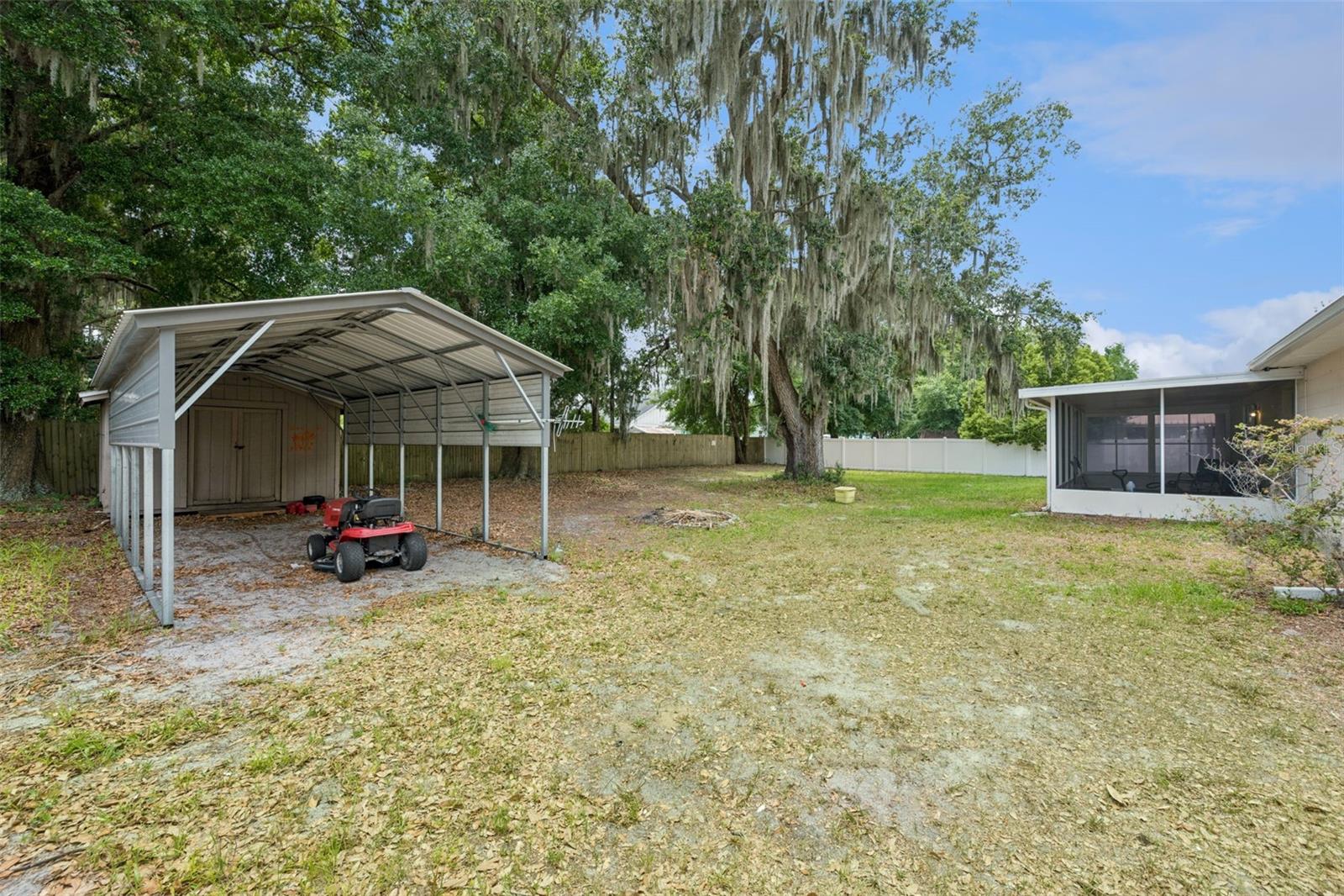 305 E 5th St Property Photo 17