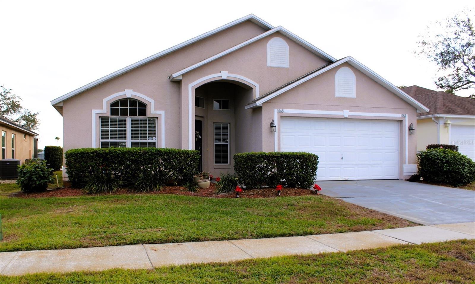 1068 Lake Berkley Dr Property Photo 2