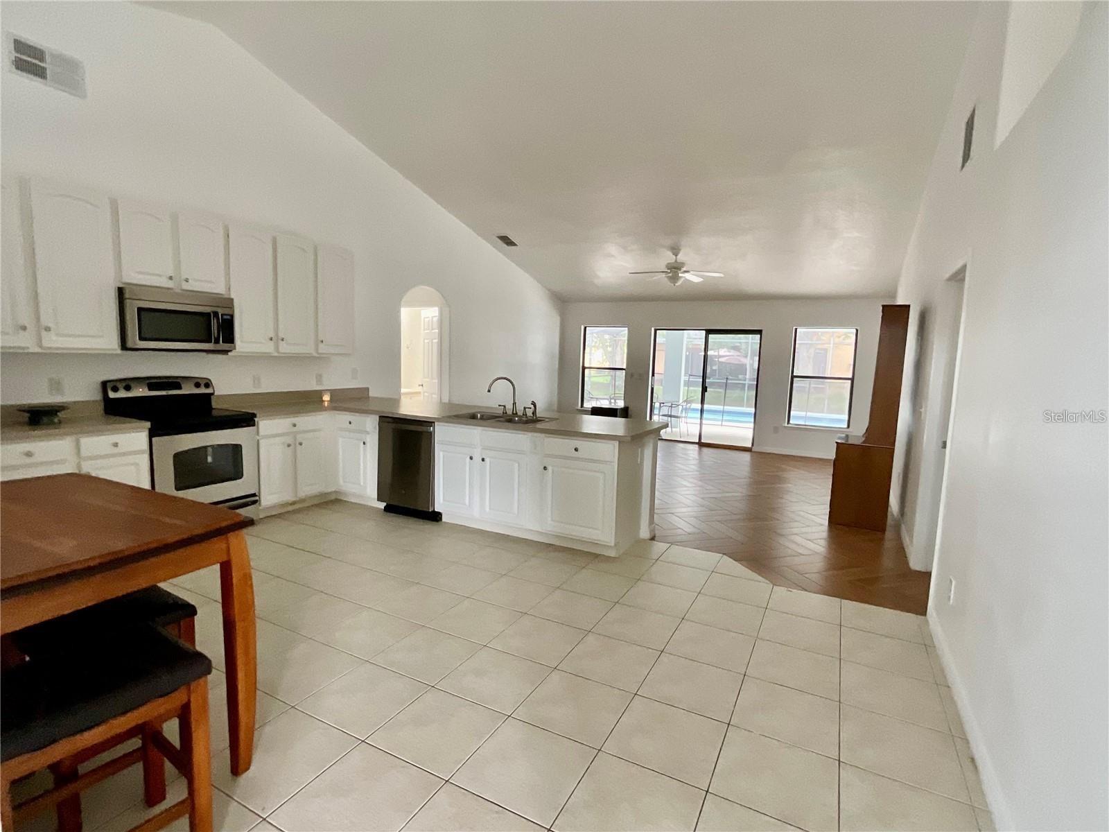 511 Coventry Rd Property Photo 4