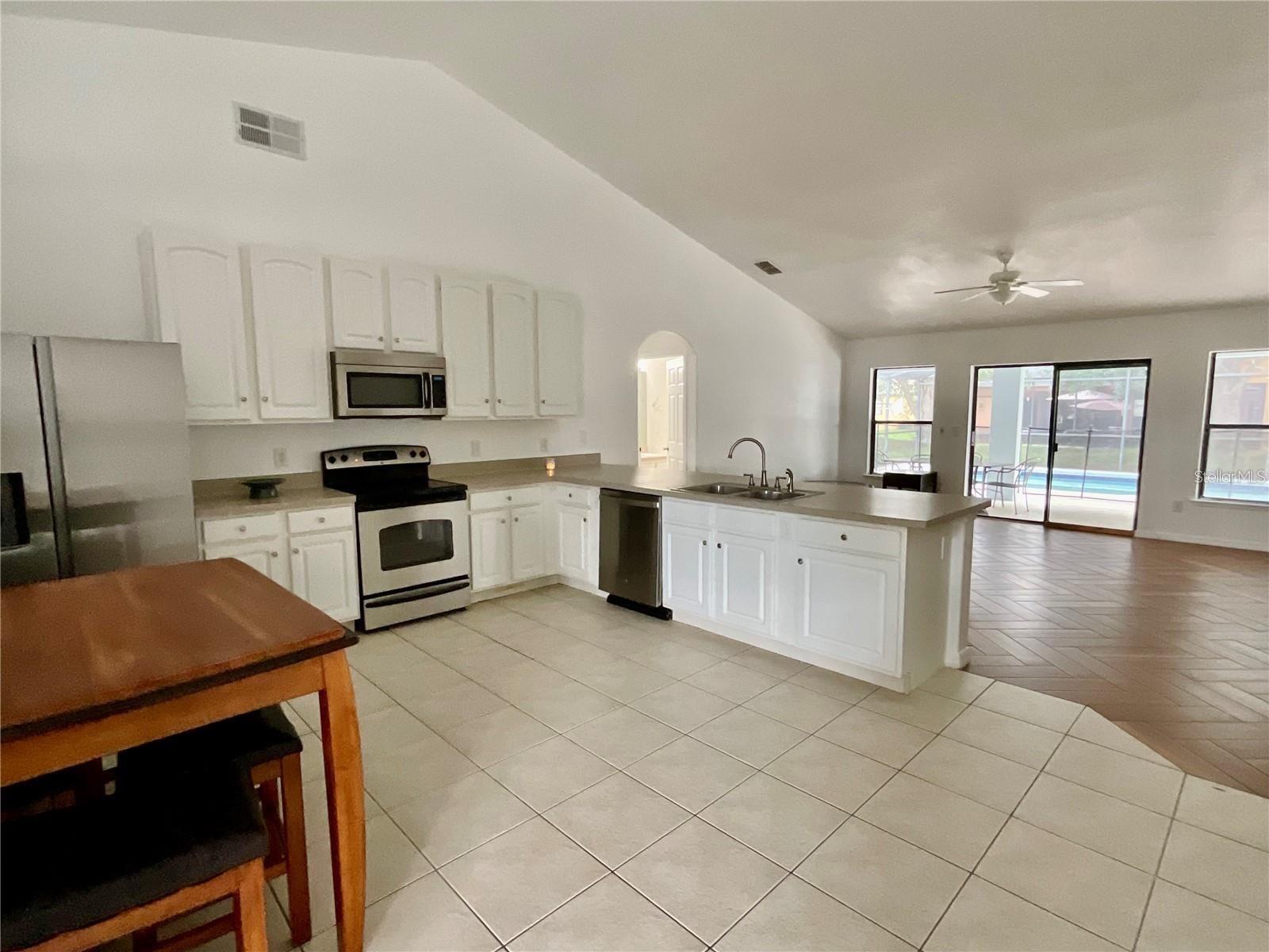511 Coventry Rd Property Photo 5