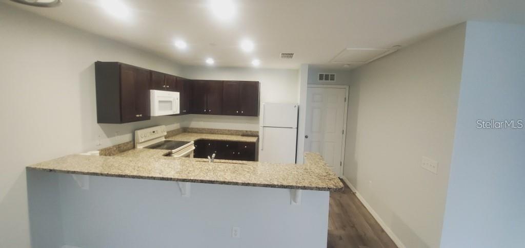 284 Gardner Ln #e Property Photo 2