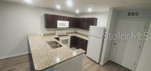 284 Gardner Ln #e Property Photo 4