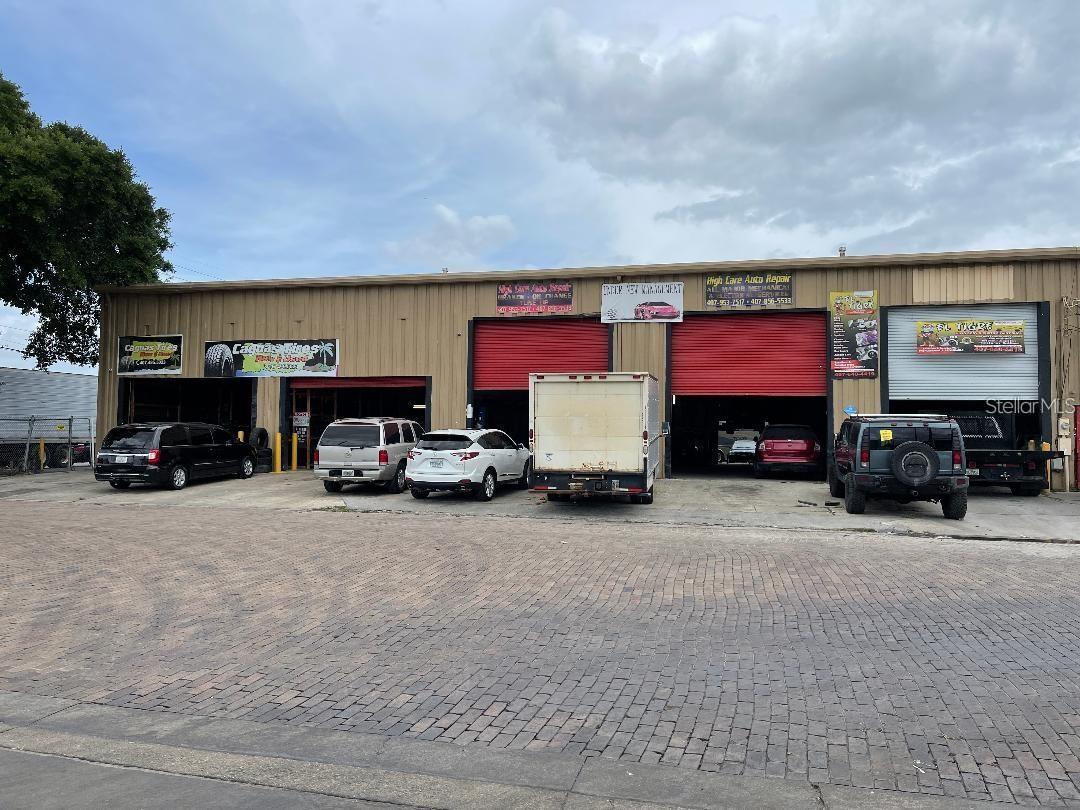219 S ORANGE BLOSSOM TRL