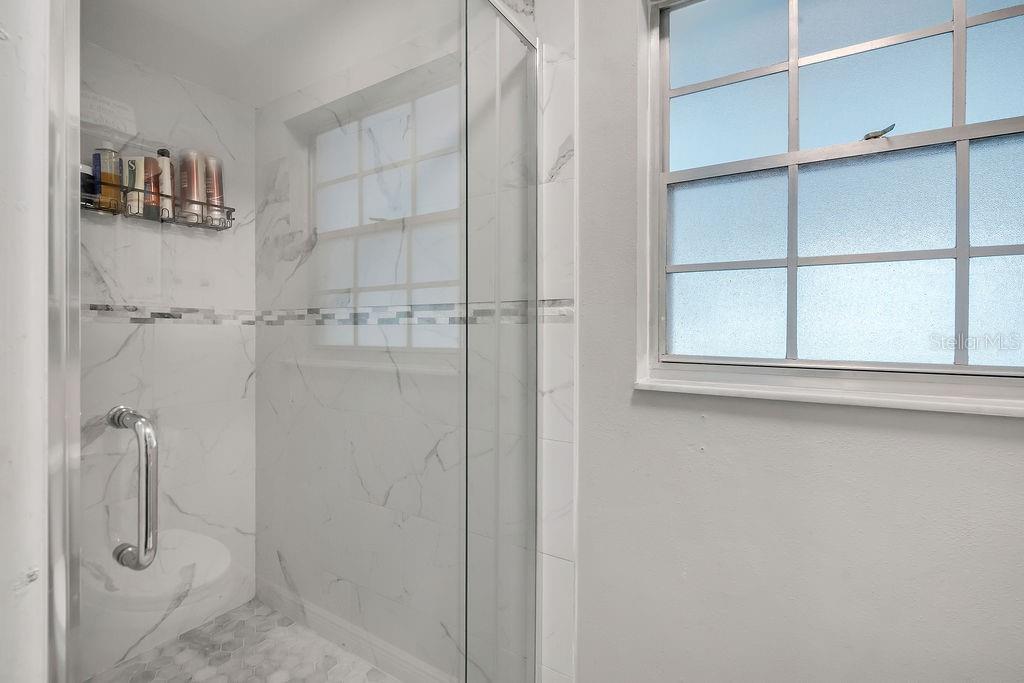 105 Spring Cove Trl Property Photo 32